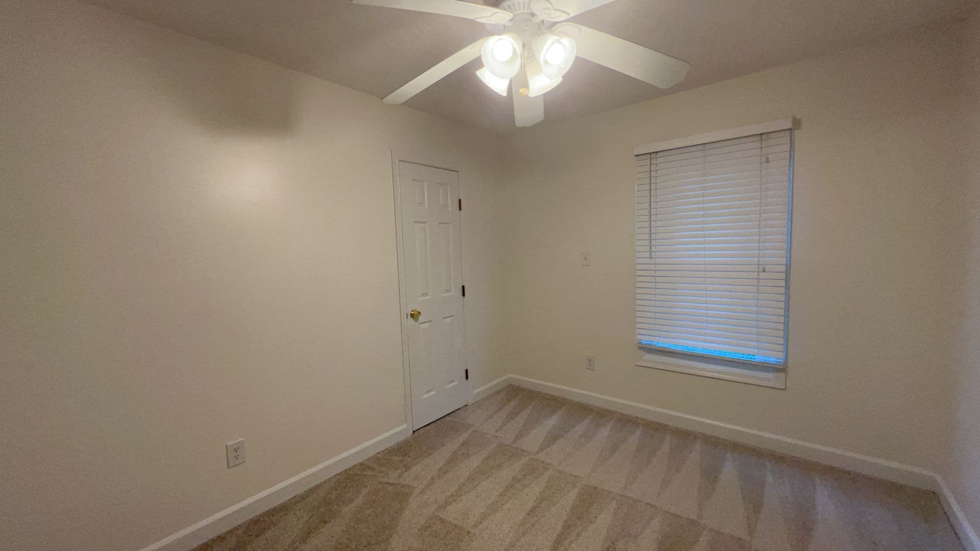 Virginia Beach House: 5245 Chipping Ln