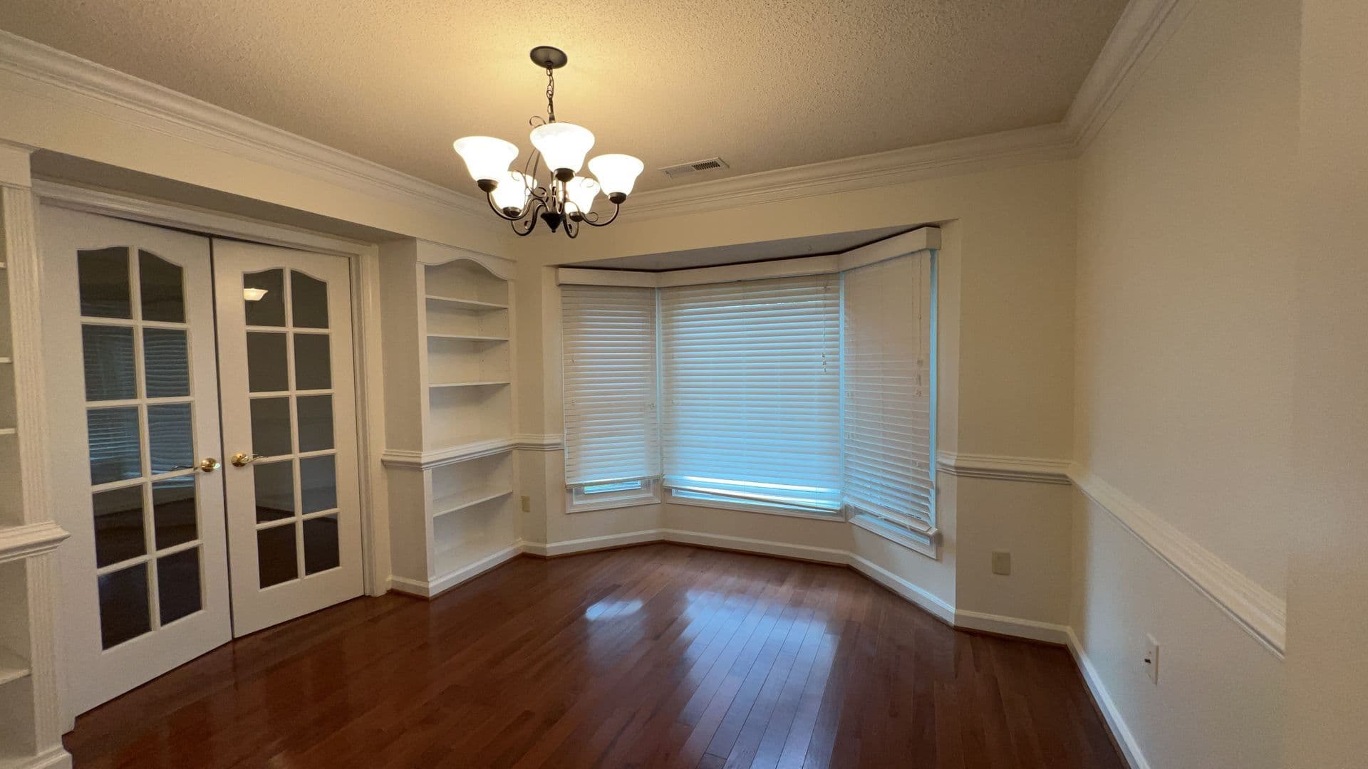 Virginia Beach House: 5245 Chipping Ln