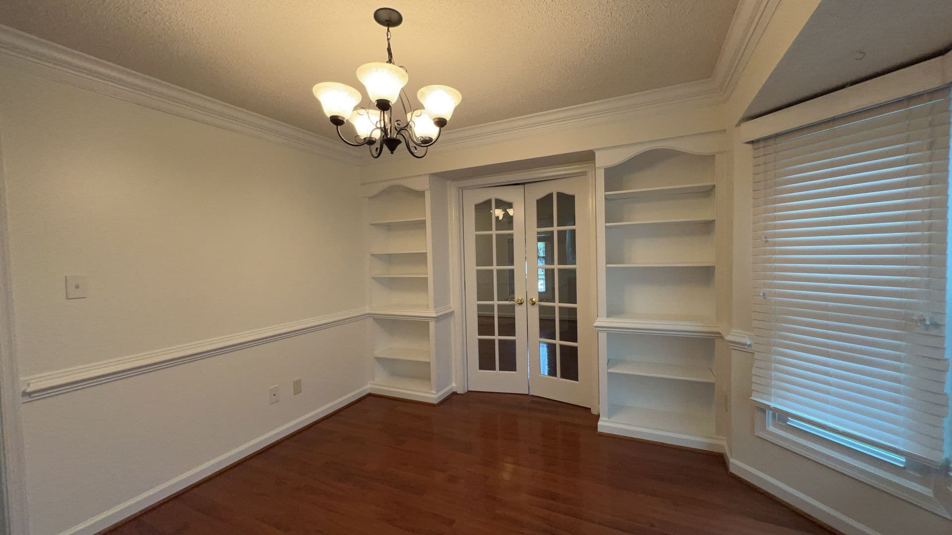 Virginia Beach House: 5245 Chipping Ln
