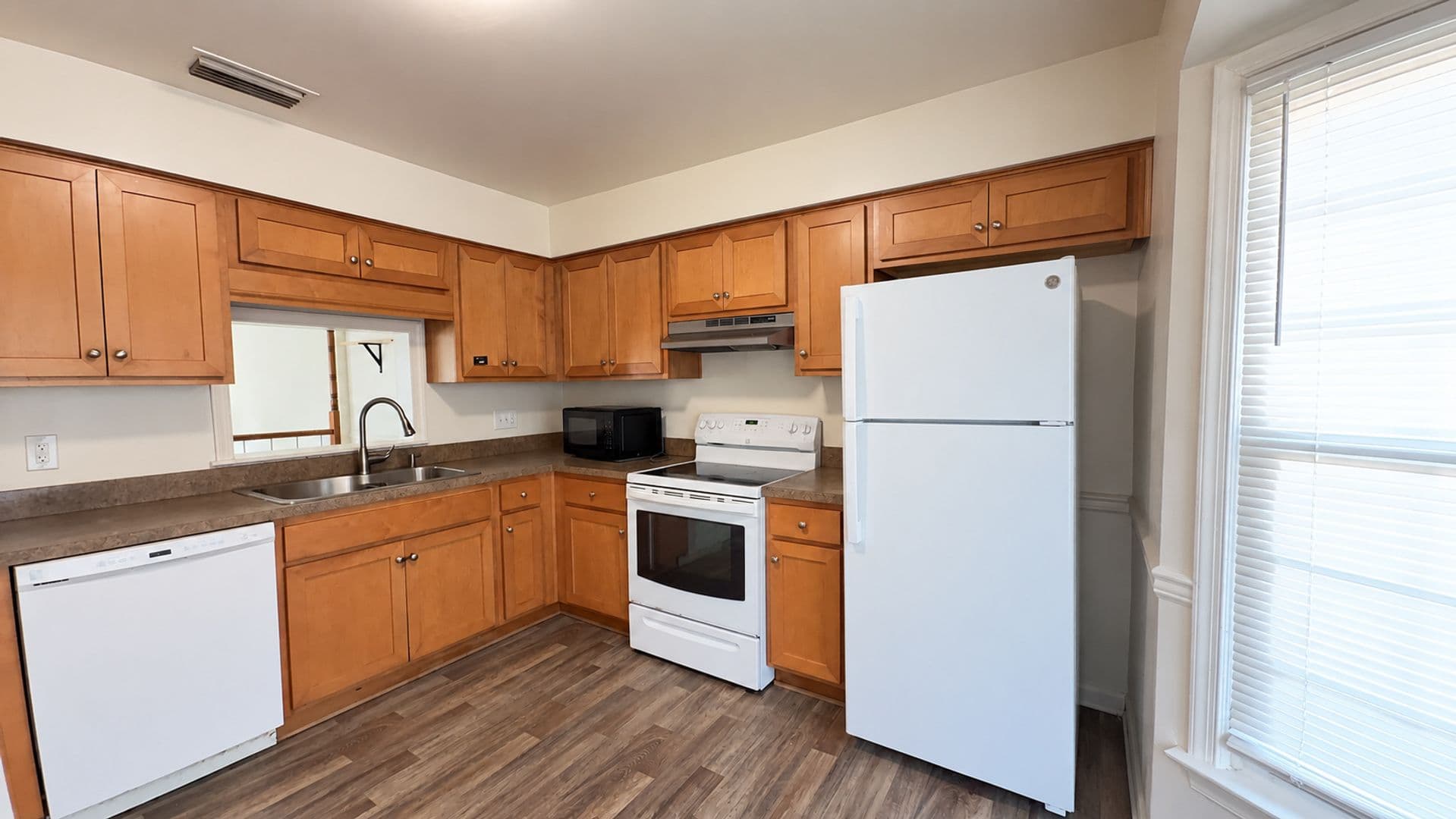 Virginia Beach Townhome: 5522 Baccalaureate Dr