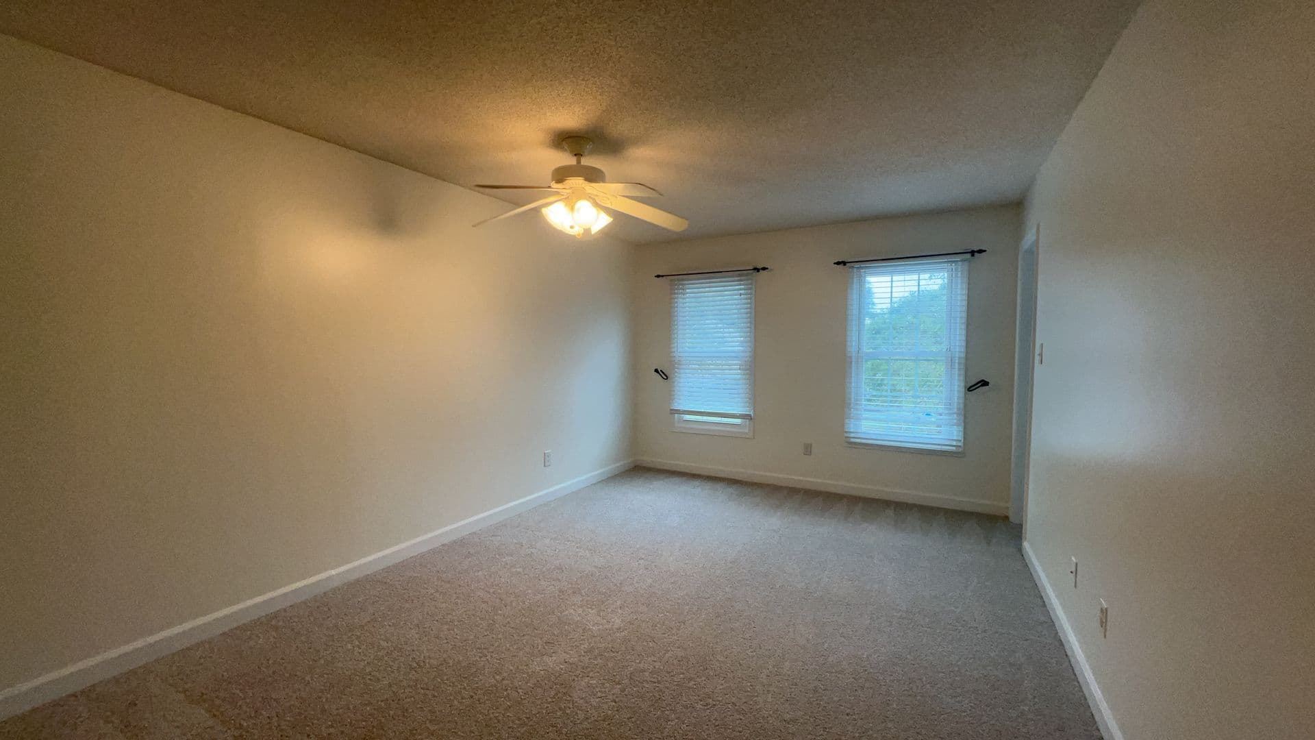 Virginia Beach House: 5245 Chipping Ln