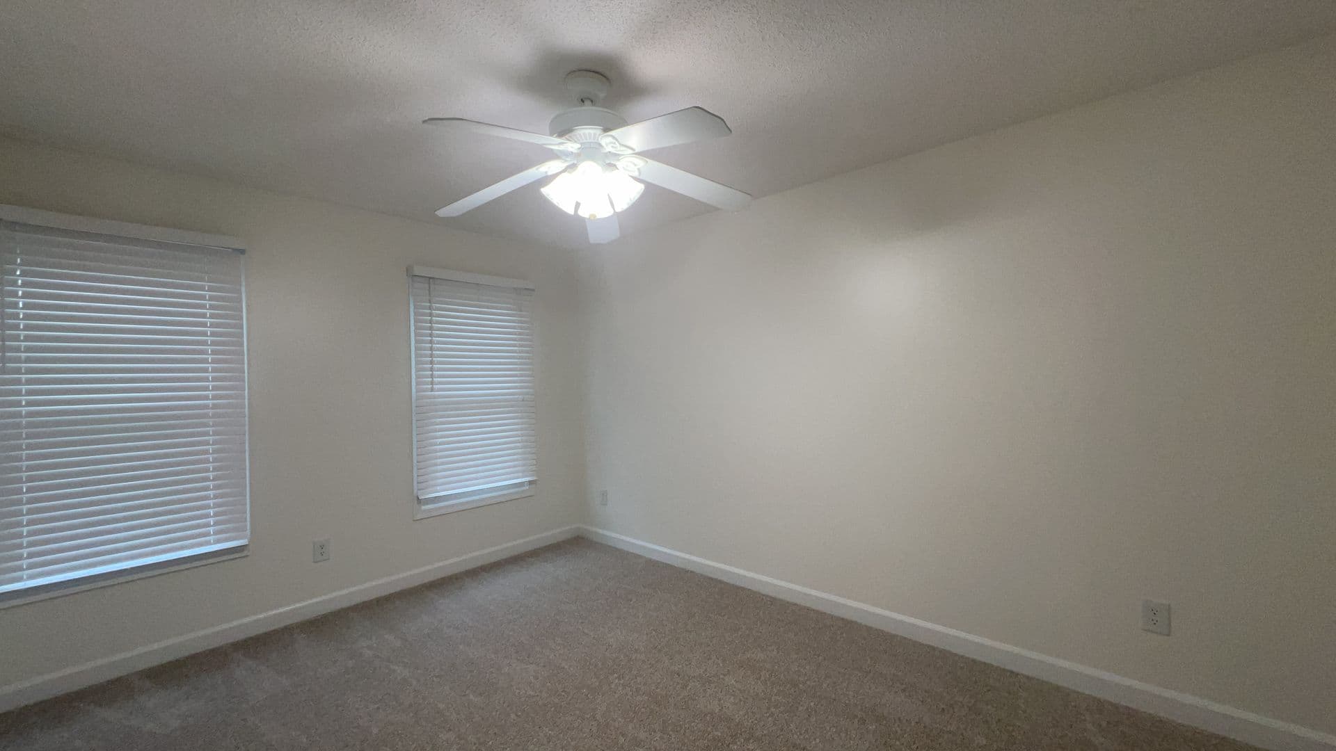 Virginia Beach House: 5245 Chipping Ln