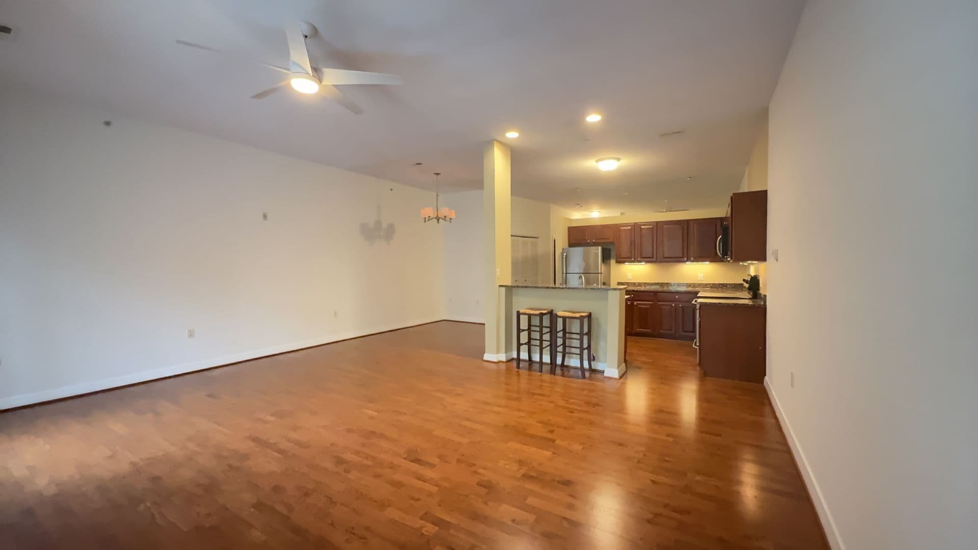 Norfolk Condo: 450 W Princess Anne Rd #308