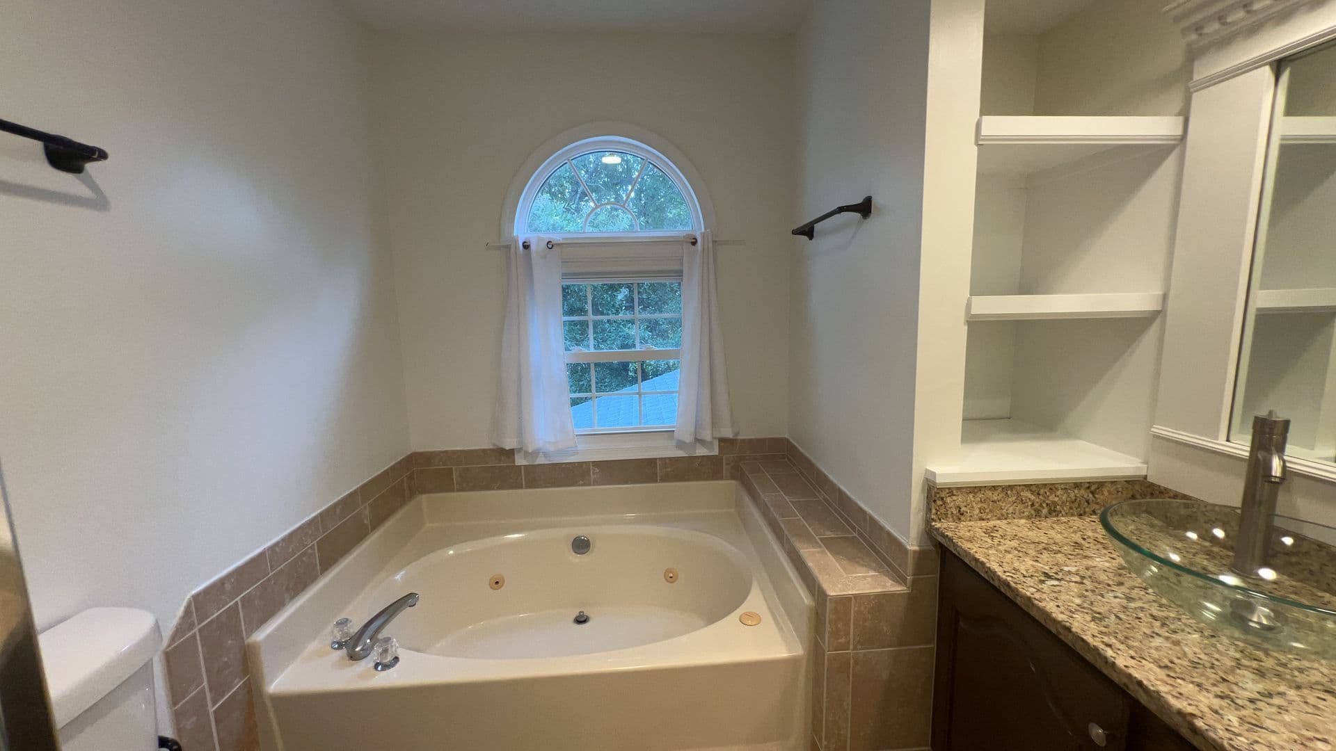 Virginia Beach House: 5245 Chipping Ln