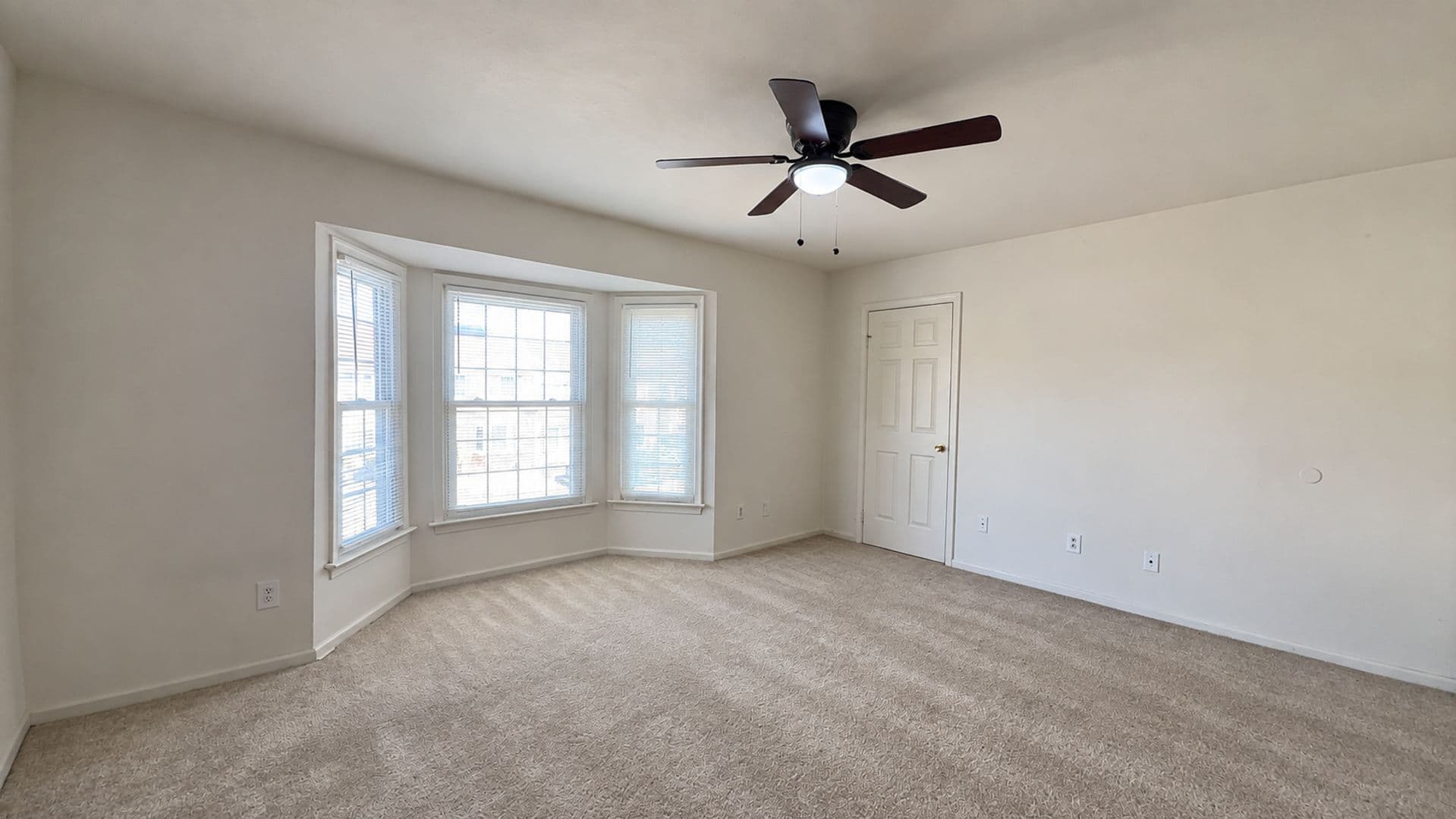 Virginia Beach Townhome: 5522 Baccalaureate Dr