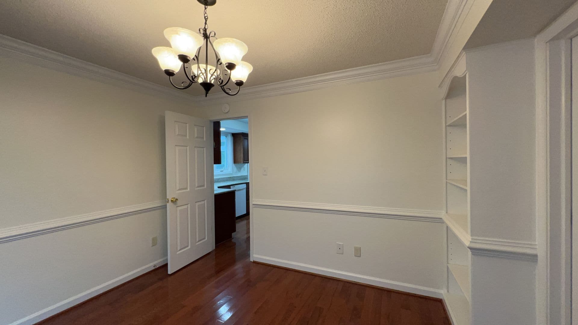 Virginia Beach House: 5245 Chipping Ln