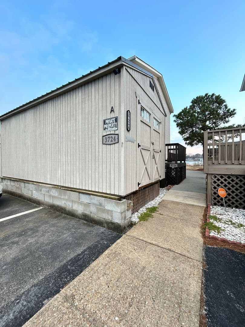 NORFOLK House: 3724 PRETTY LAKE AVE