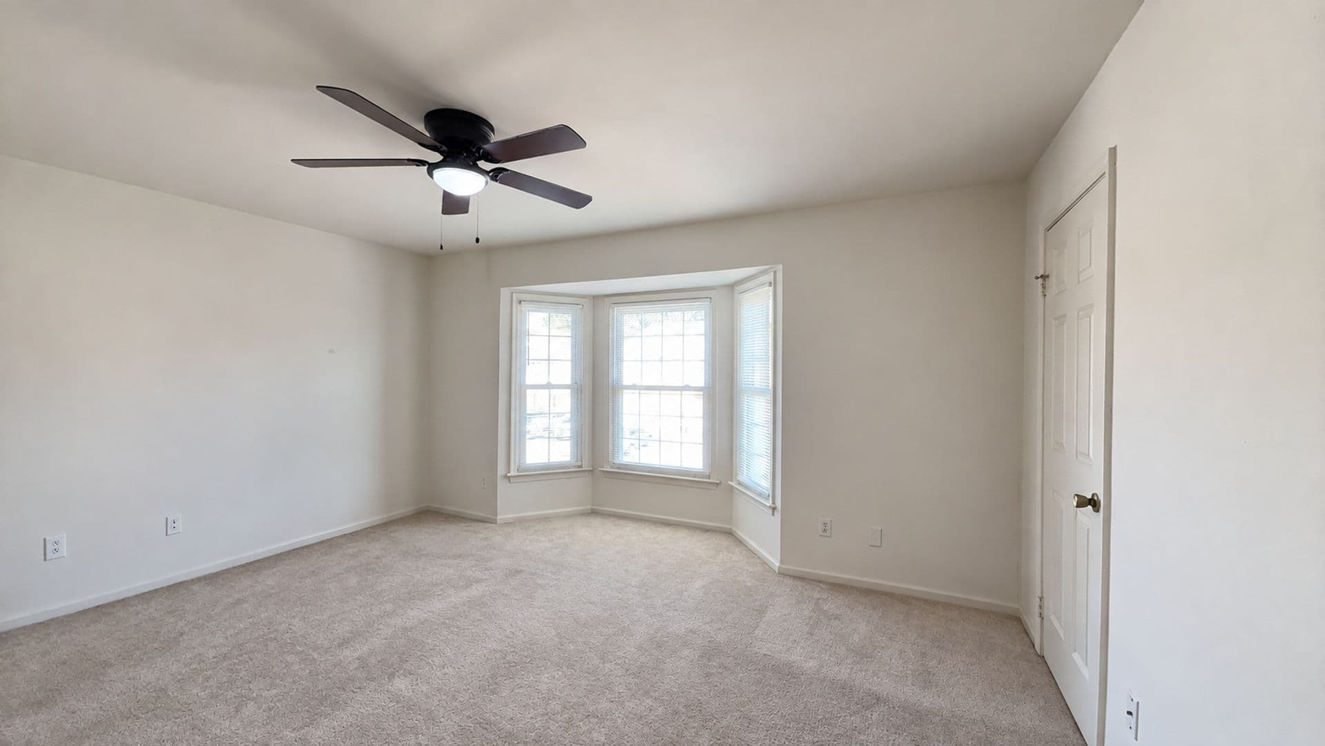 Virginia Beach Townhome: 5522 Baccalaureate Dr
