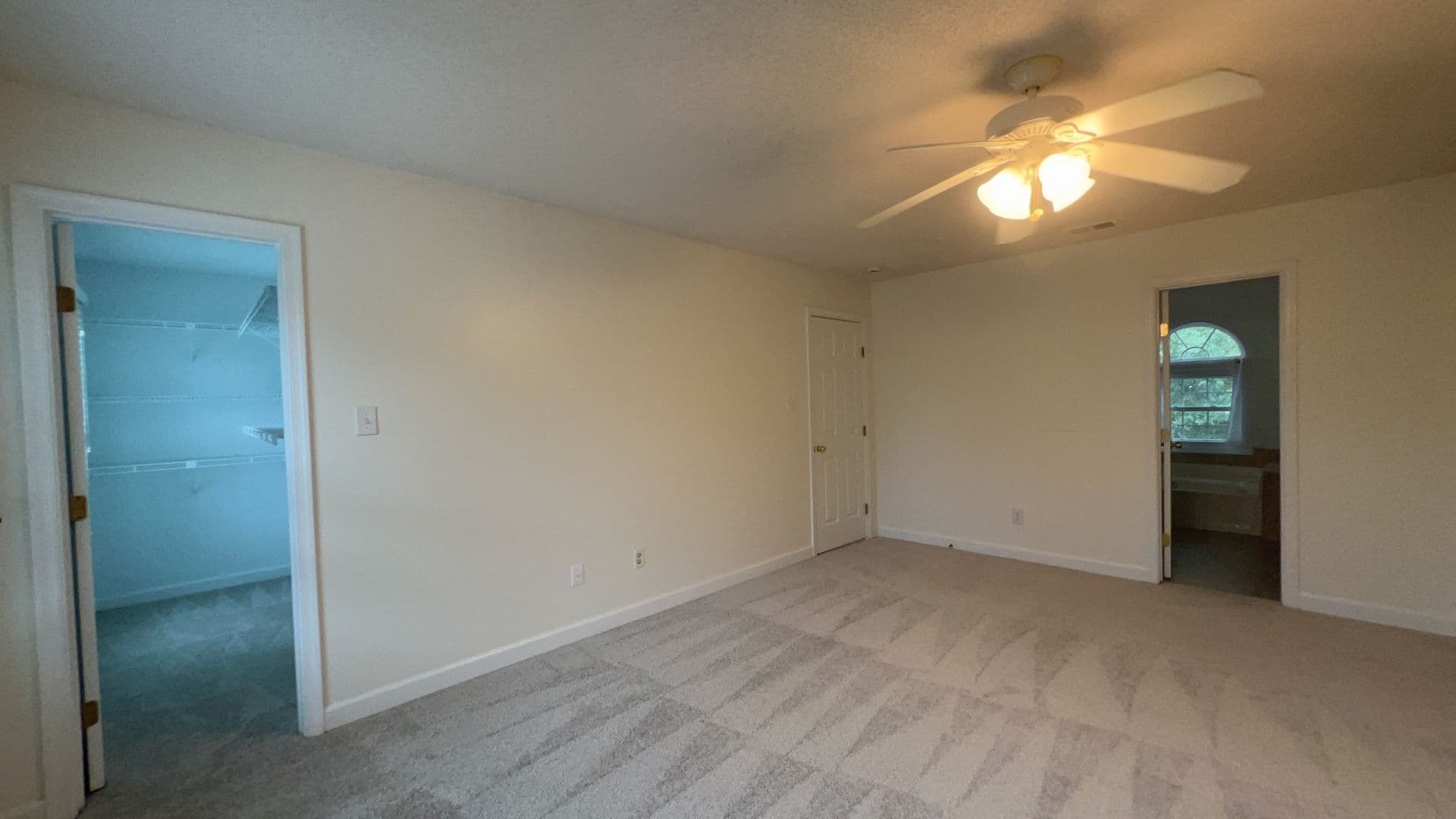 Virginia Beach House: 5245 Chipping Ln