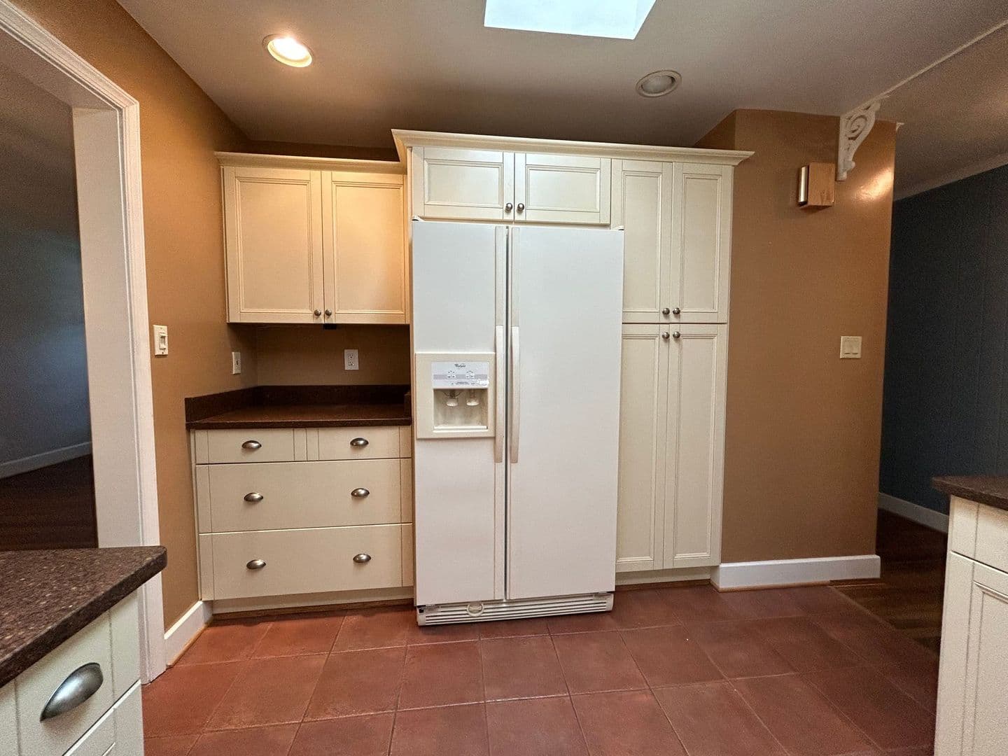Portsmouth House: 3301 Brookside Ln