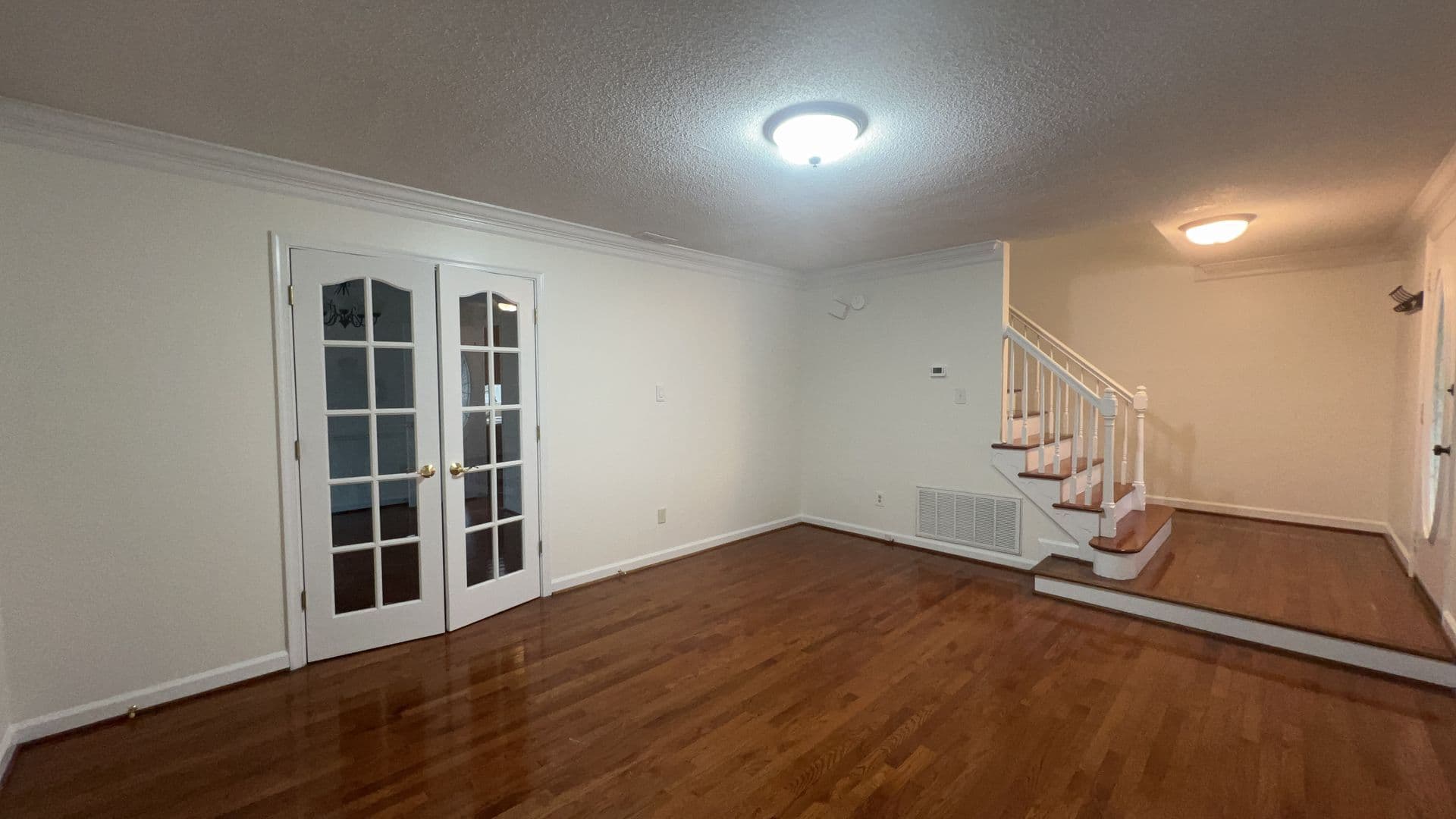 Virginia Beach House: 5245 Chipping Ln
