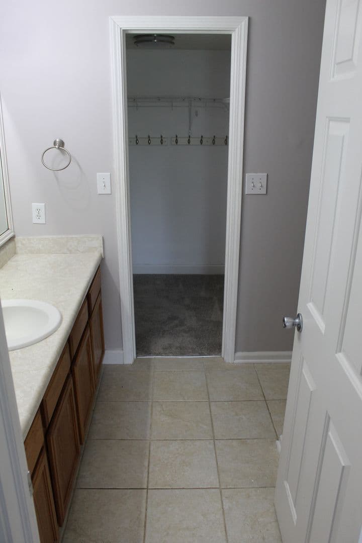 Avon House: 854 Seabreeze Dr