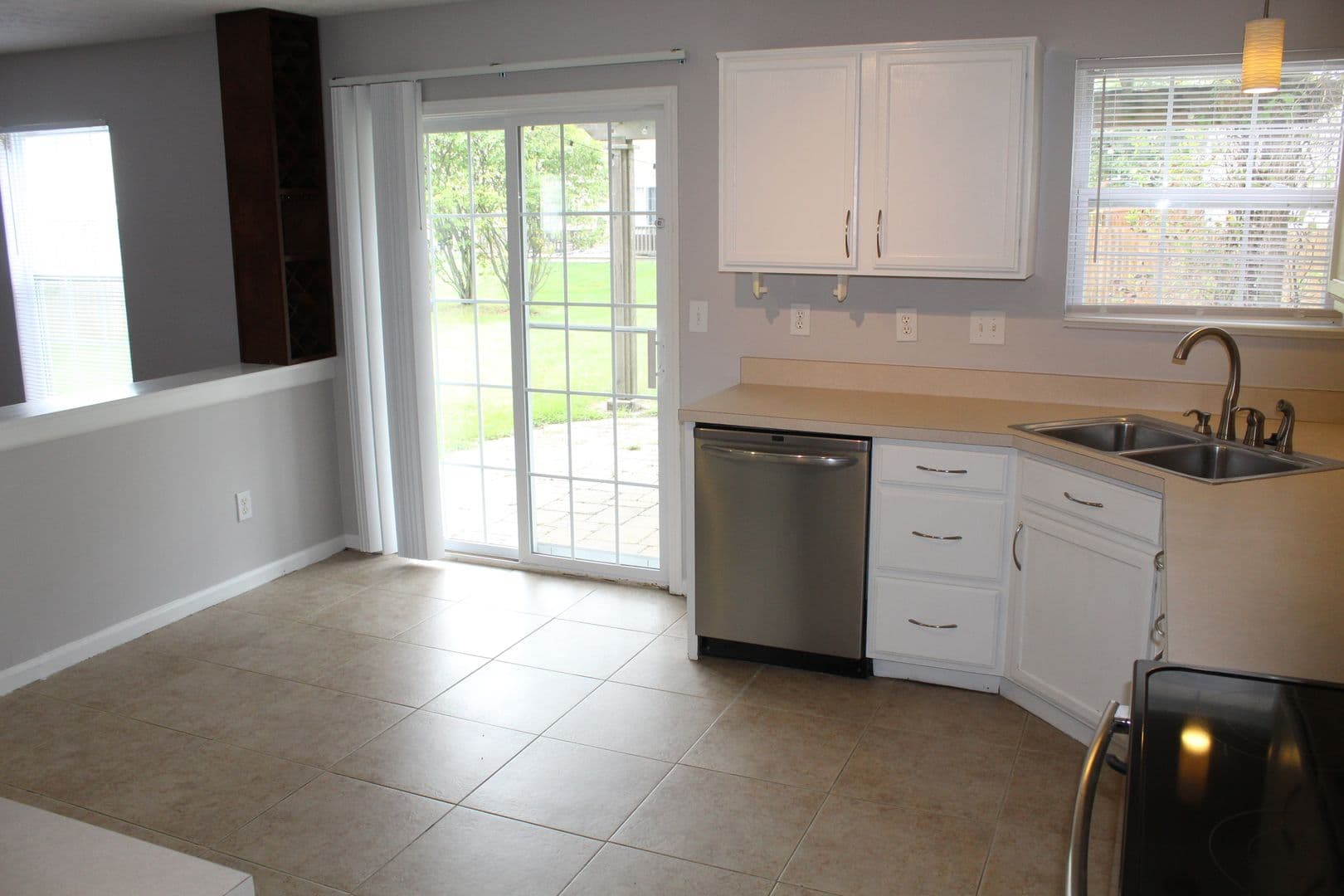 Avon House: 854 Seabreeze Dr