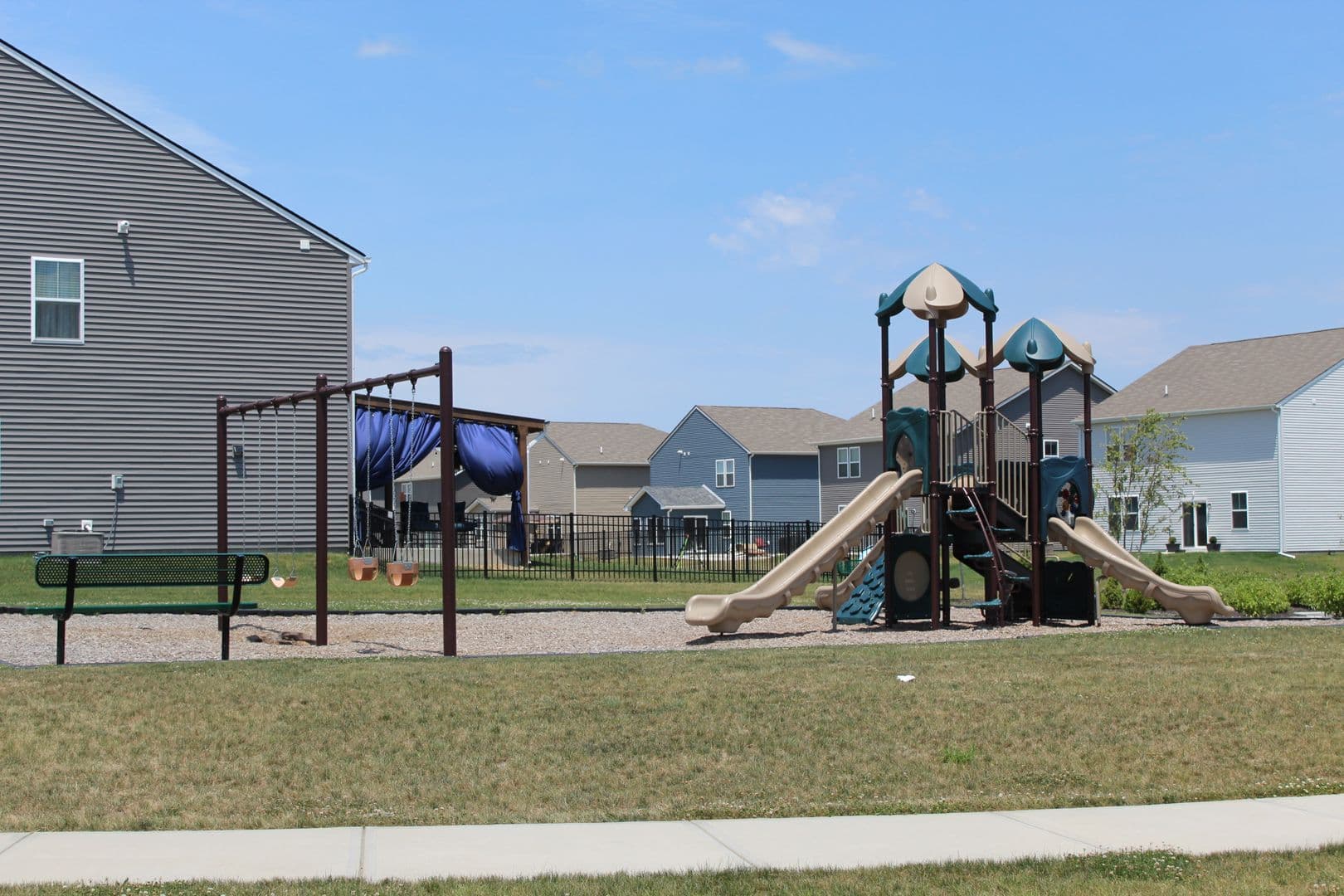 Avon House: 9555 Crossfield Road