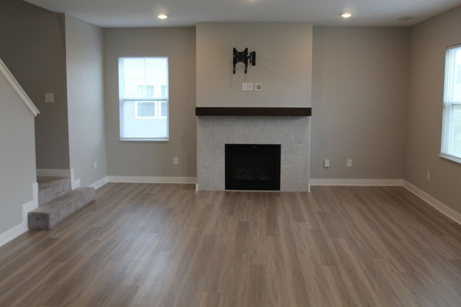Avon House: 9555 Crossfield Road