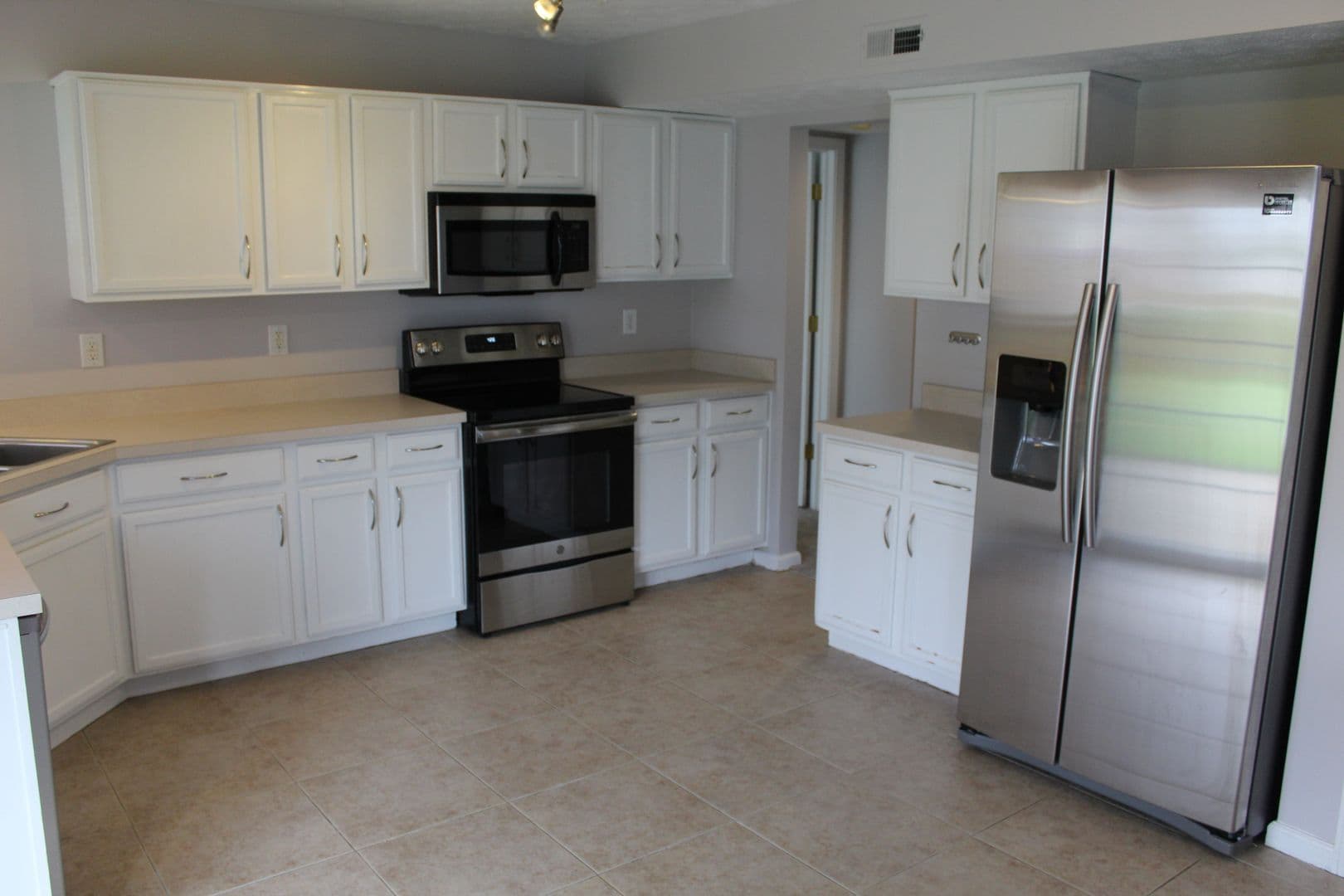 Avon House: 854 Seabreeze Dr