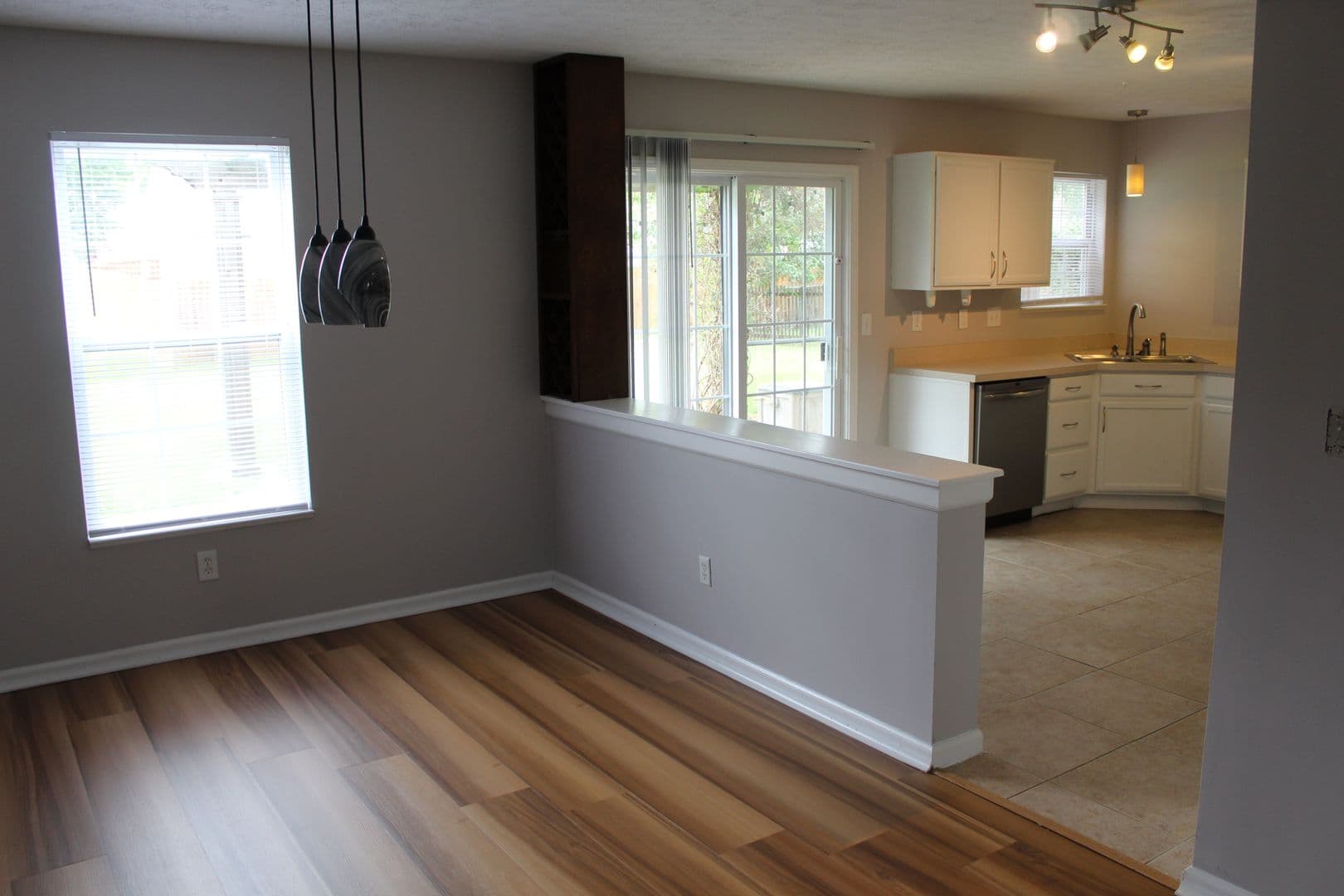 Avon House: 854 Seabreeze Dr