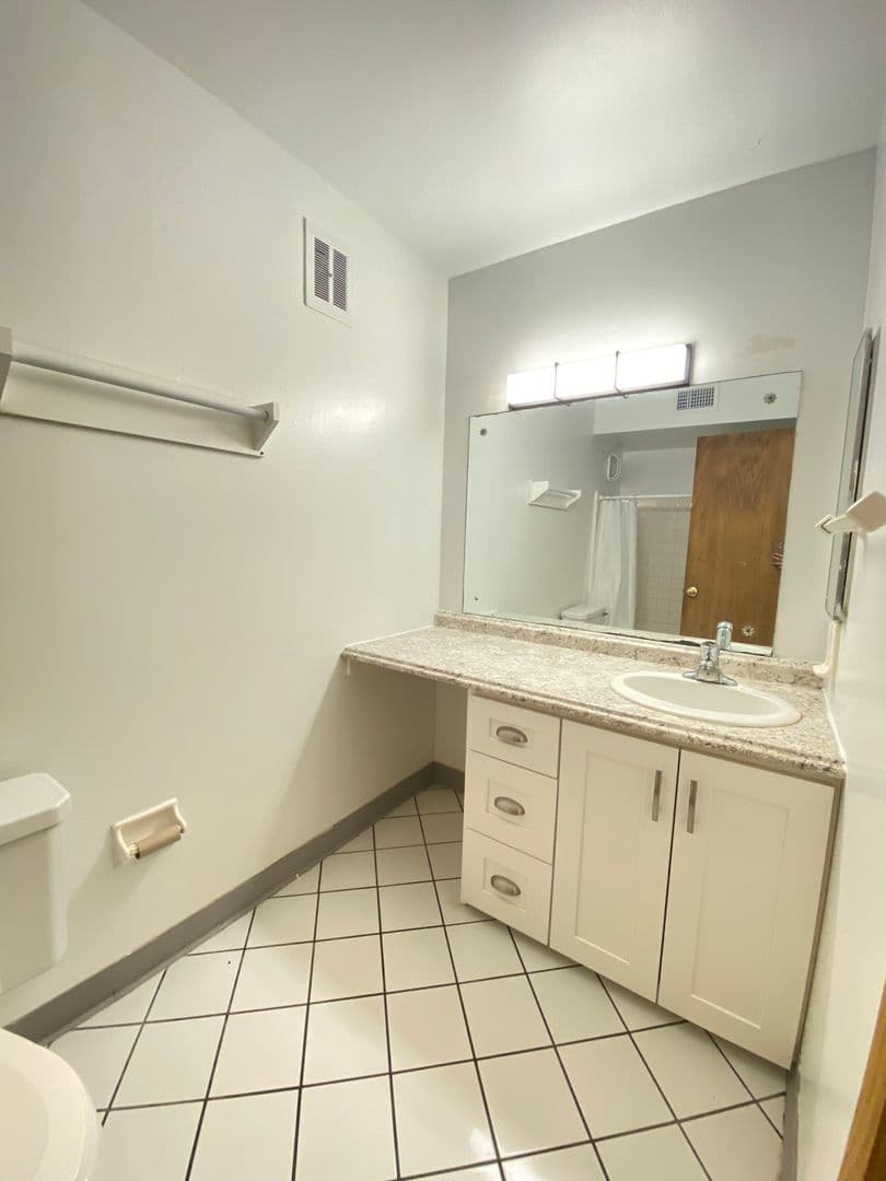 Columbus Apartment: 70 W. Northwood Avenue