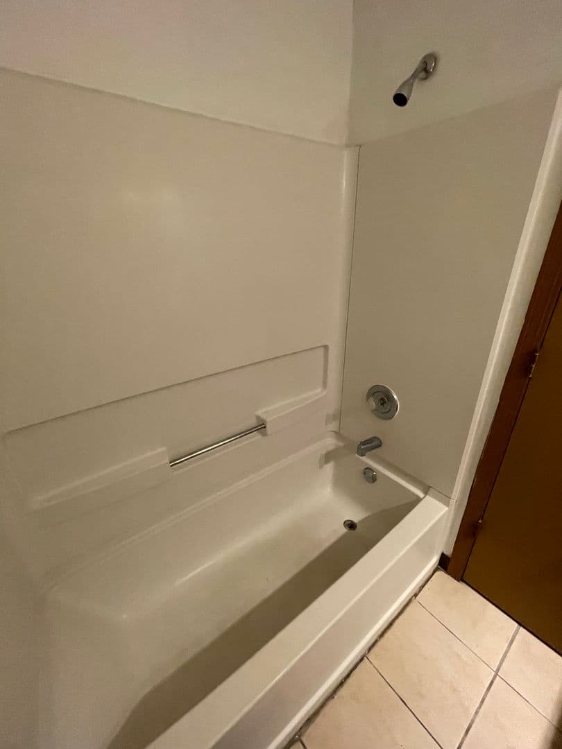 Columbus Apartment: 72 Chittenden Avenue