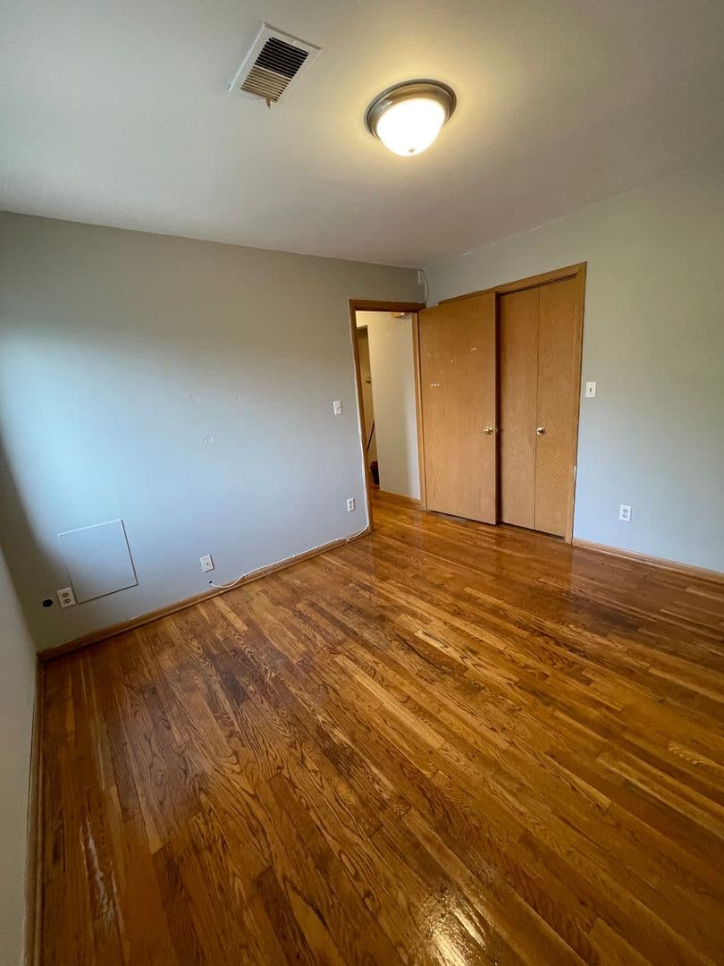 Columbus Apartment: 70 W. Northwood Avenue