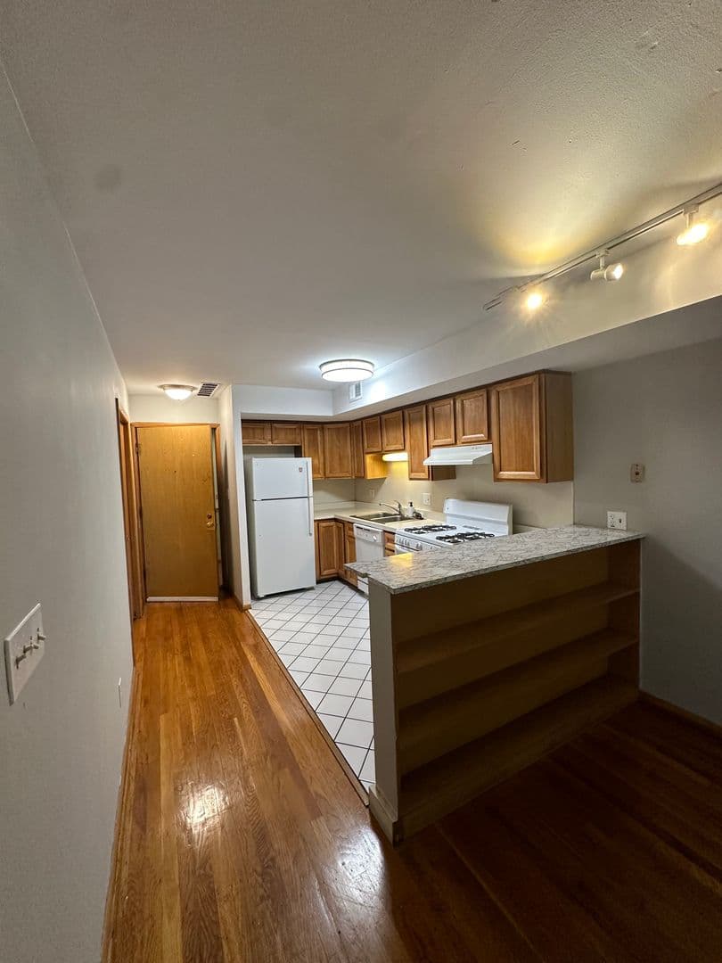 Columbus Apartment: 70 W. Northwood Avenue