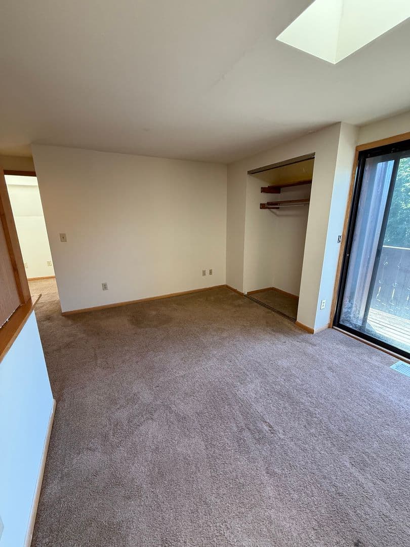 Columbus Apartment: 64 W. Northwood Avenue