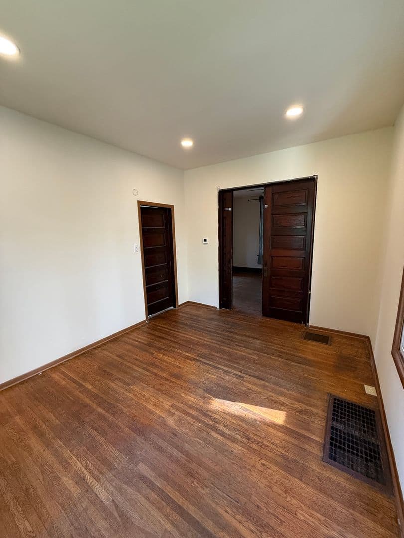 Columbus House: 62 W. Oakland