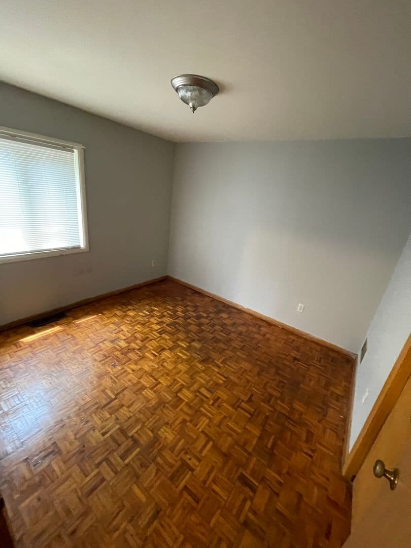 Columbus Apartment: 70 W. Northwood Avenue