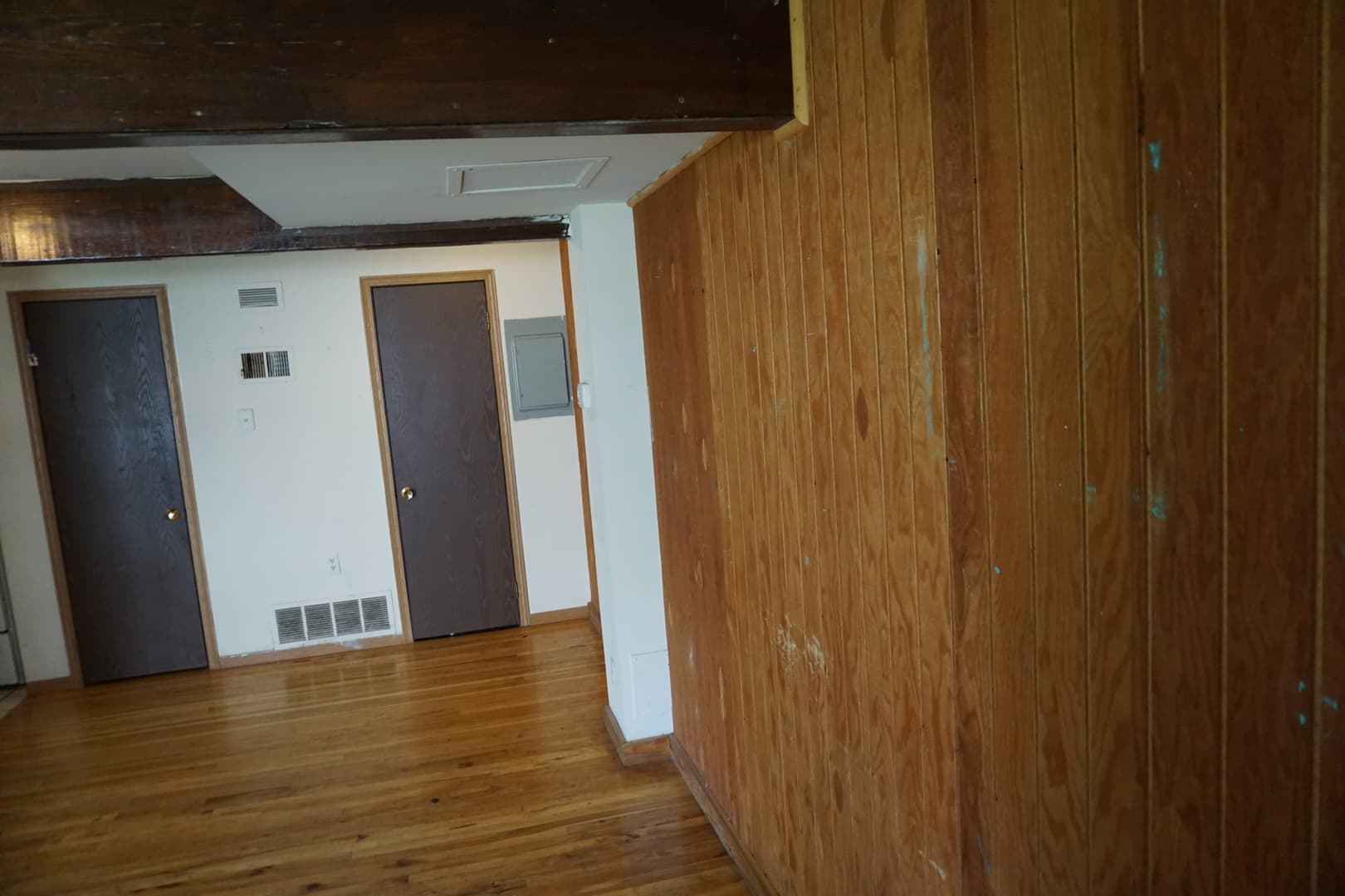 Columbus Apartment: 64 W. Northwood Avenue
