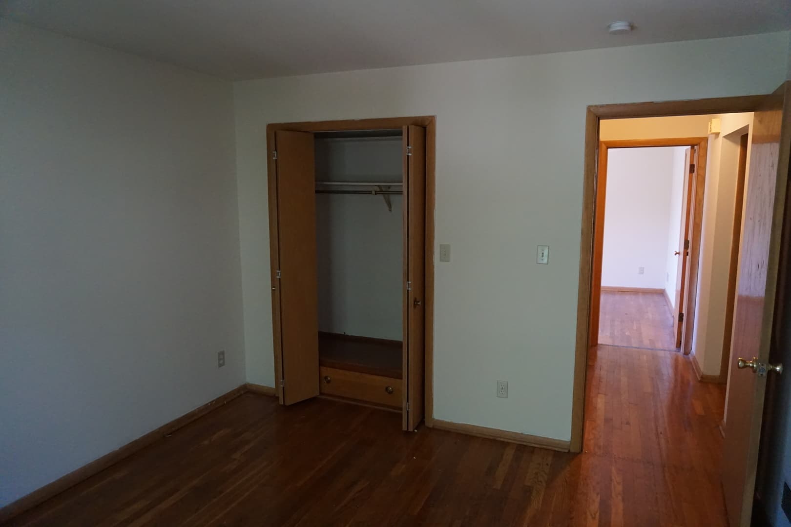 Columbus Apartment: 70 W. Northwood Avenue
