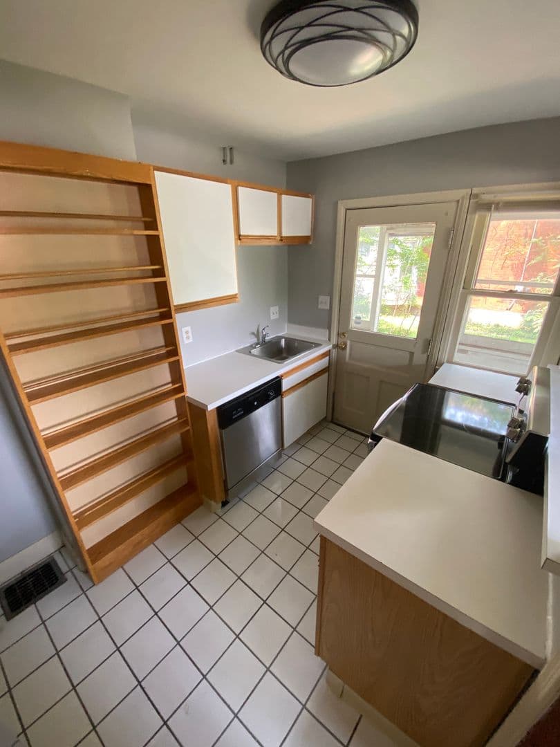 Columbus Apartment: 2549 Neil