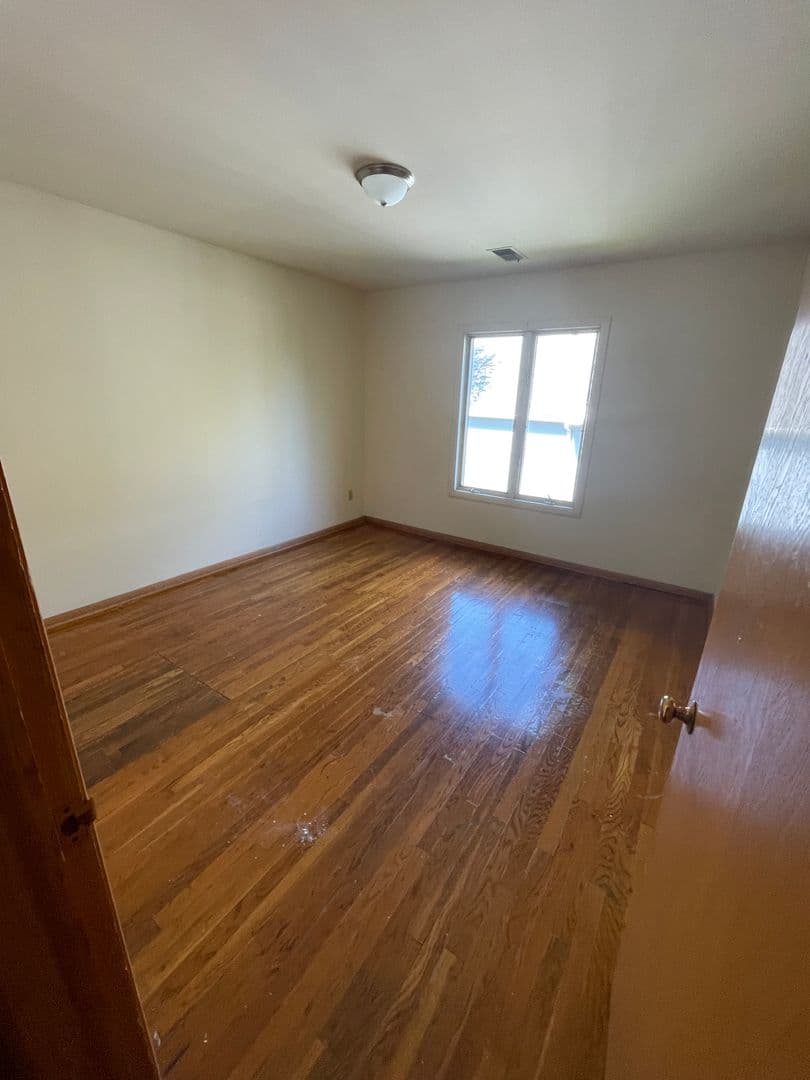 Columbus Apartment: 70 W. Northwood Avenue