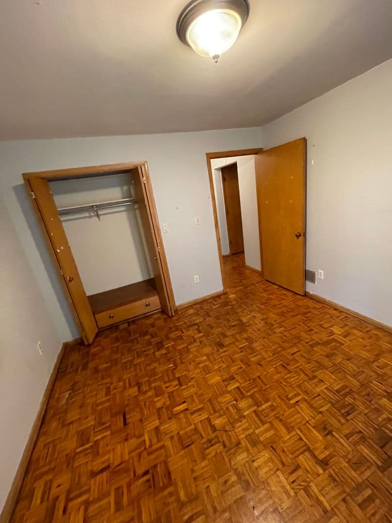 Columbus Apartment: 70 W. Northwood Avenue