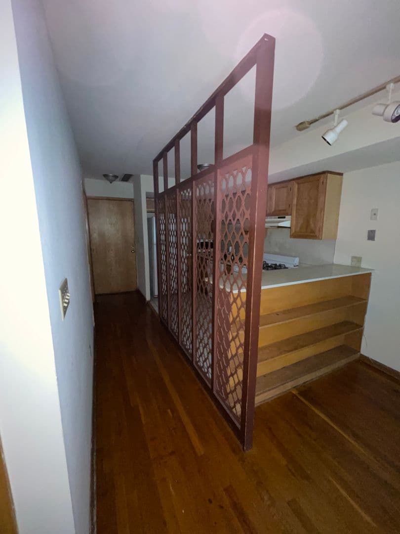 Columbus Apartment: 70 W. Northwood Avenue