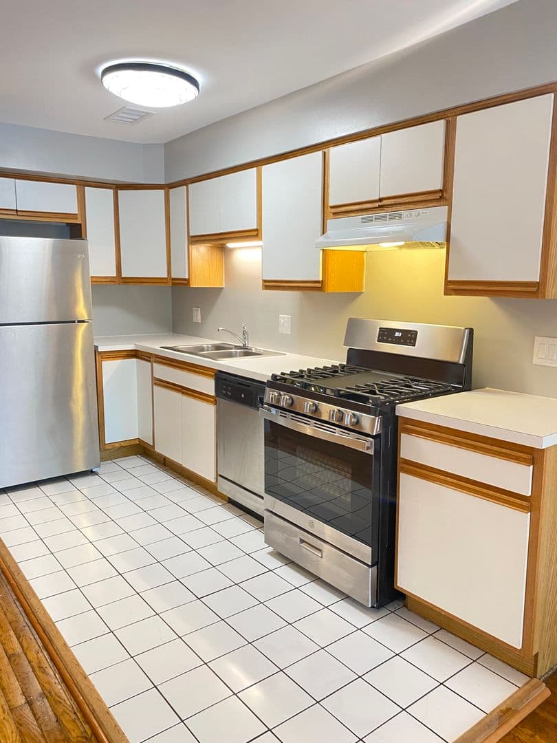 Columbus Apartment: 70 W. Northwood Avenue