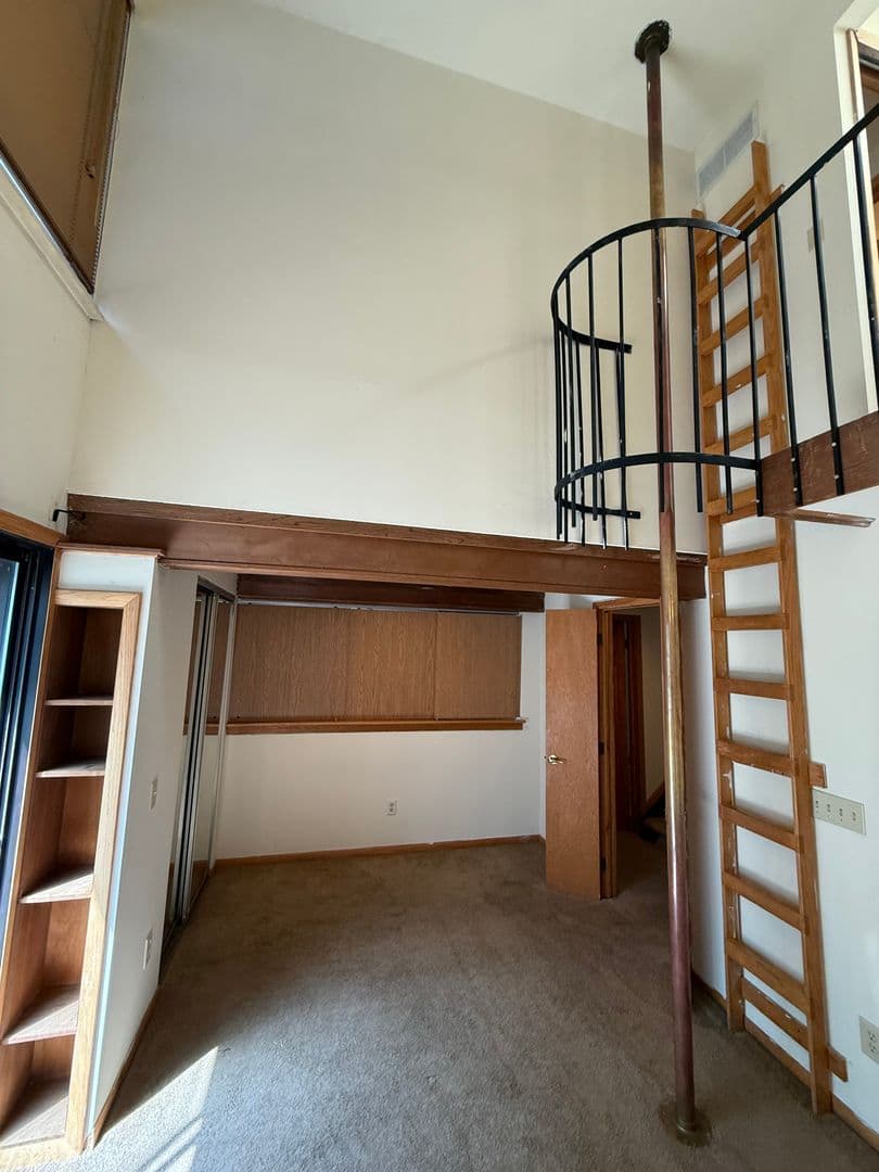 Columbus Apartment: 64 W. Northwood Avenue