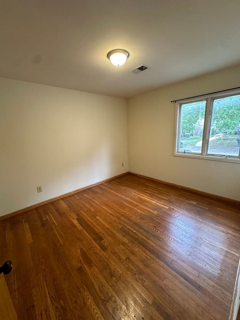 Columbus Apartment: 70 W. Northwood Avenue