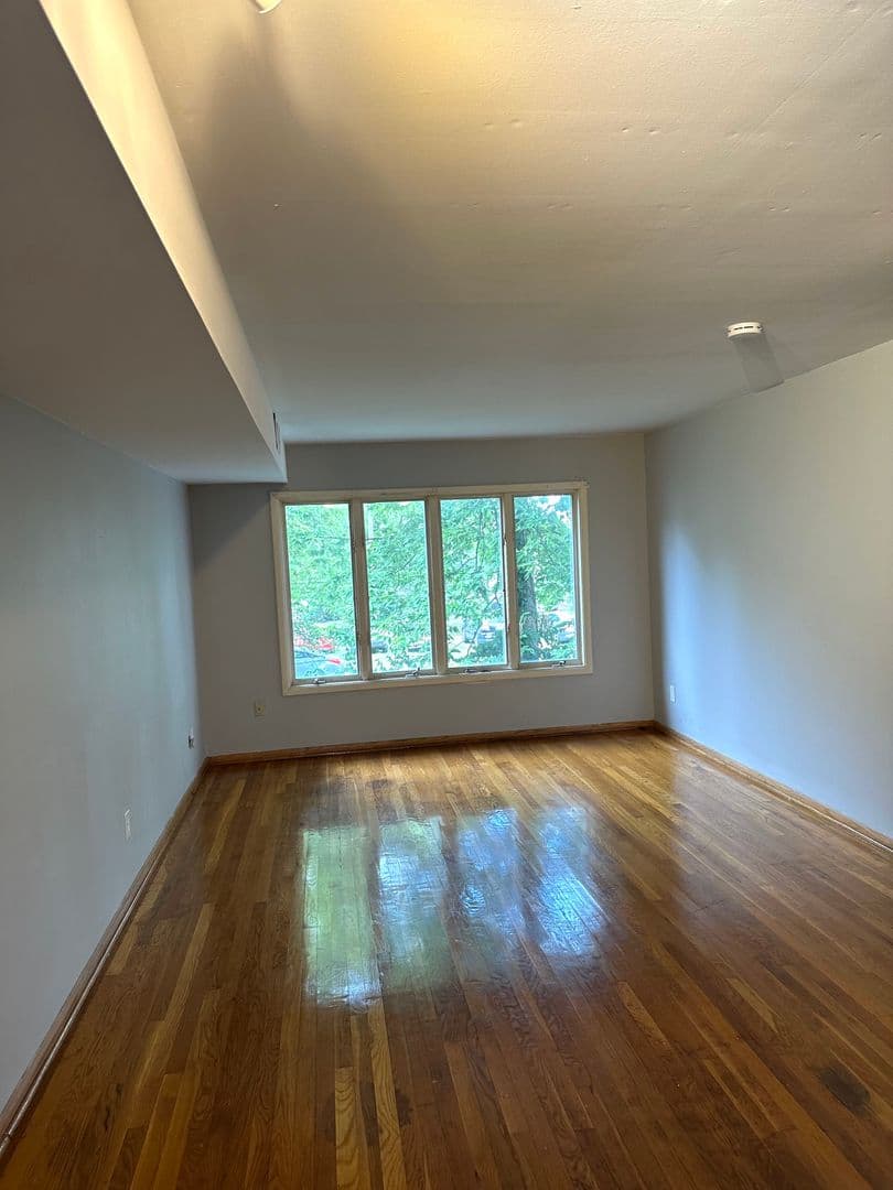 Columbus Apartment: 70 W. Northwood Avenue
