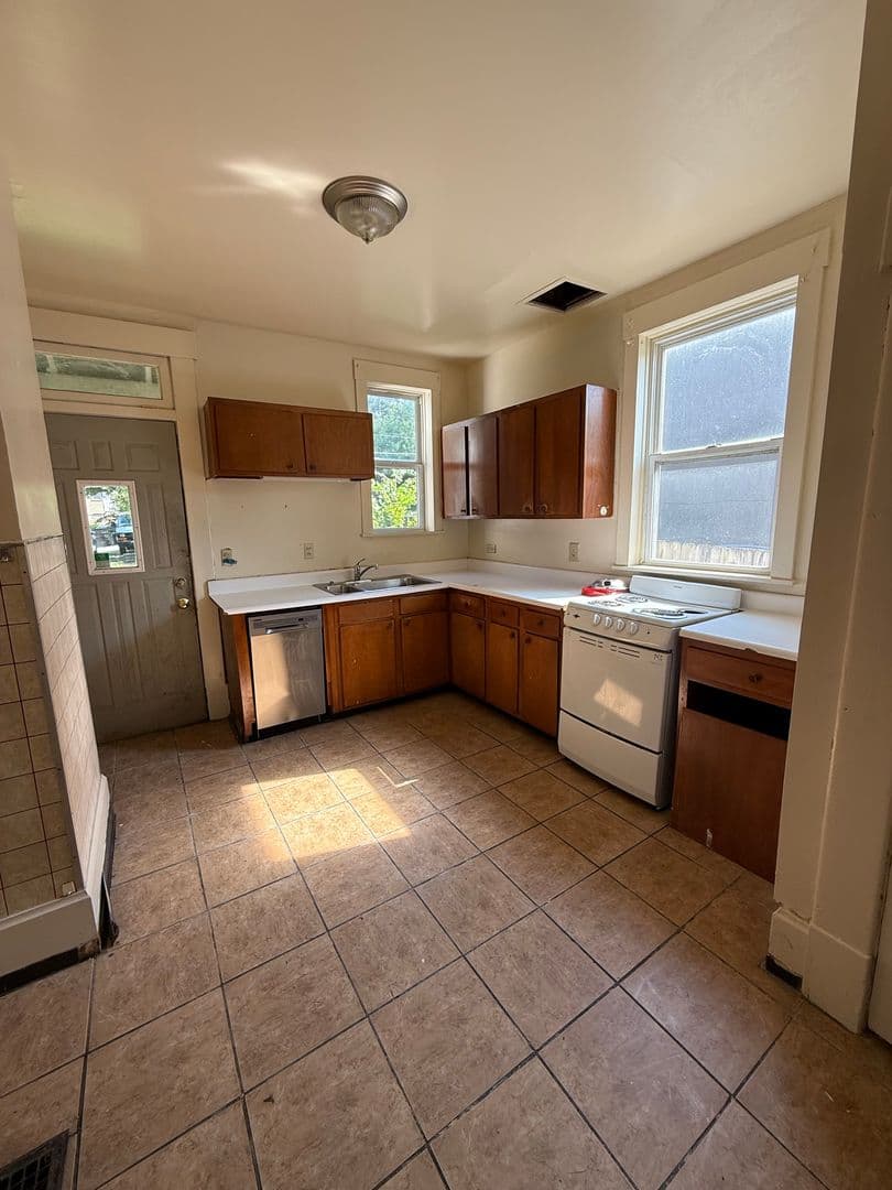 Columbus House: 62 W. Oakland