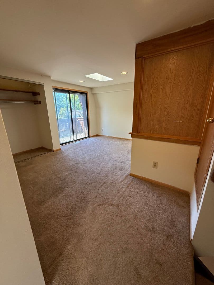 Columbus Apartment: 64 W. Northwood Avenue
