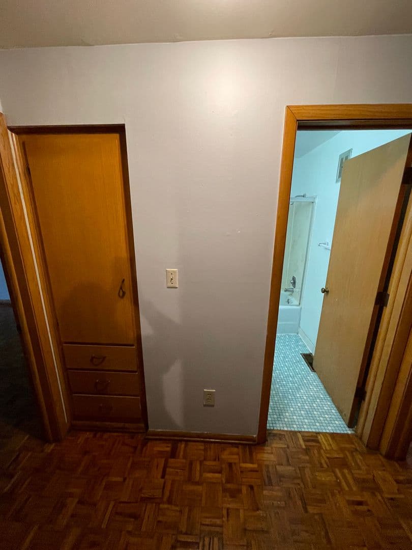 Columbus Apartment: 70 W. Northwood Avenue
