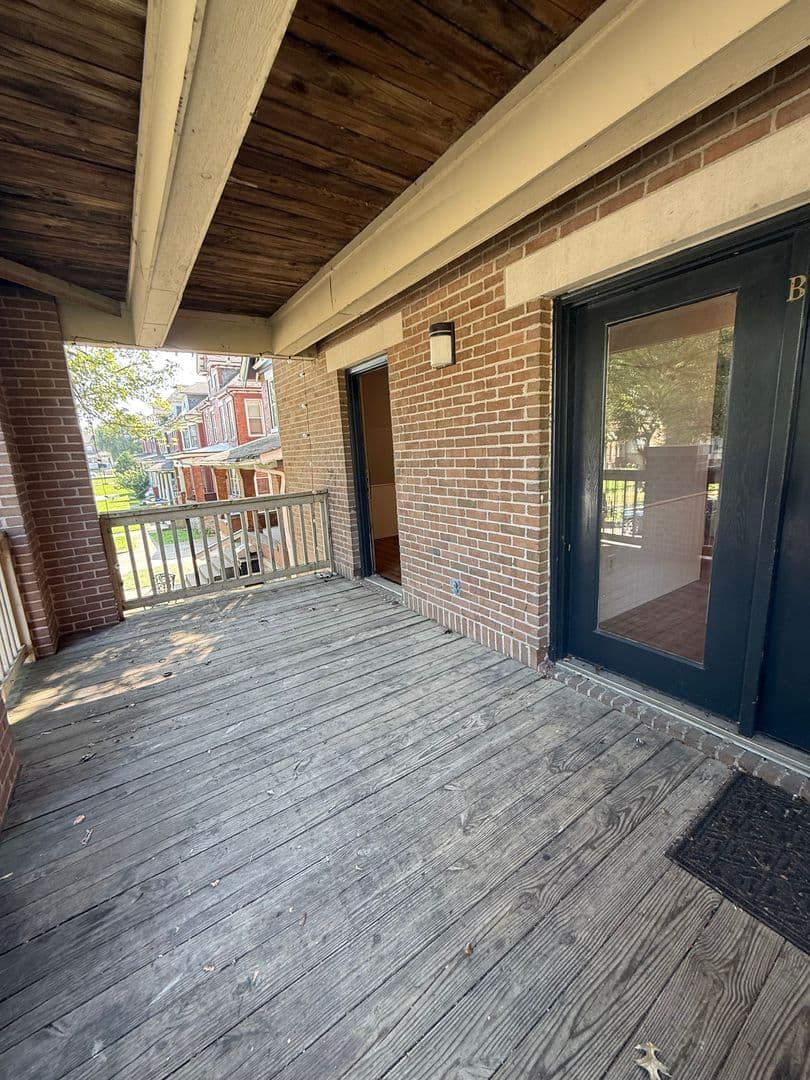 Columbus Apartment: 201 E. 16th Avenue