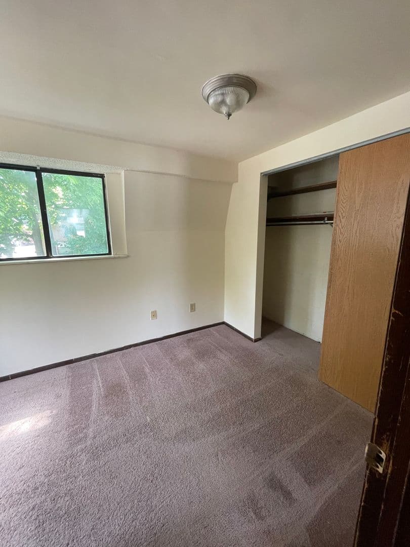 Columbus Apartment: 64 W. Northwood Avenue