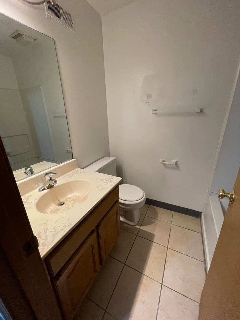 Columbus Apartment: 72 Chittenden Avenue