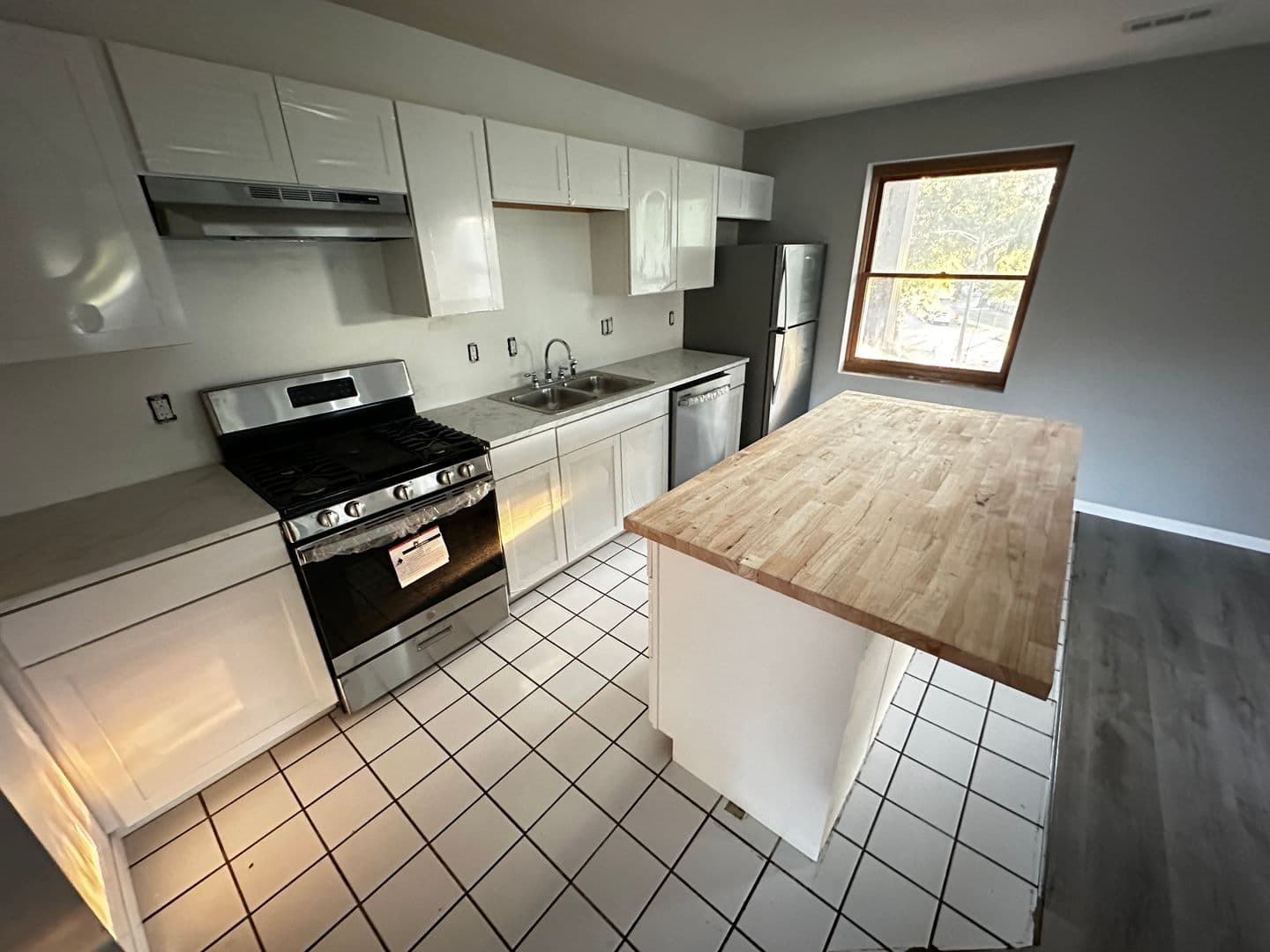 columbus Apartment: 1892 Indianola Avenue