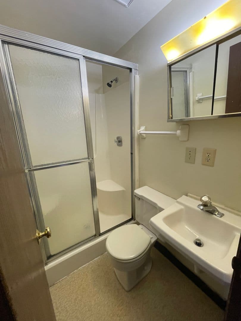 Columbus Apartment: 64 W. Northwood Avenue