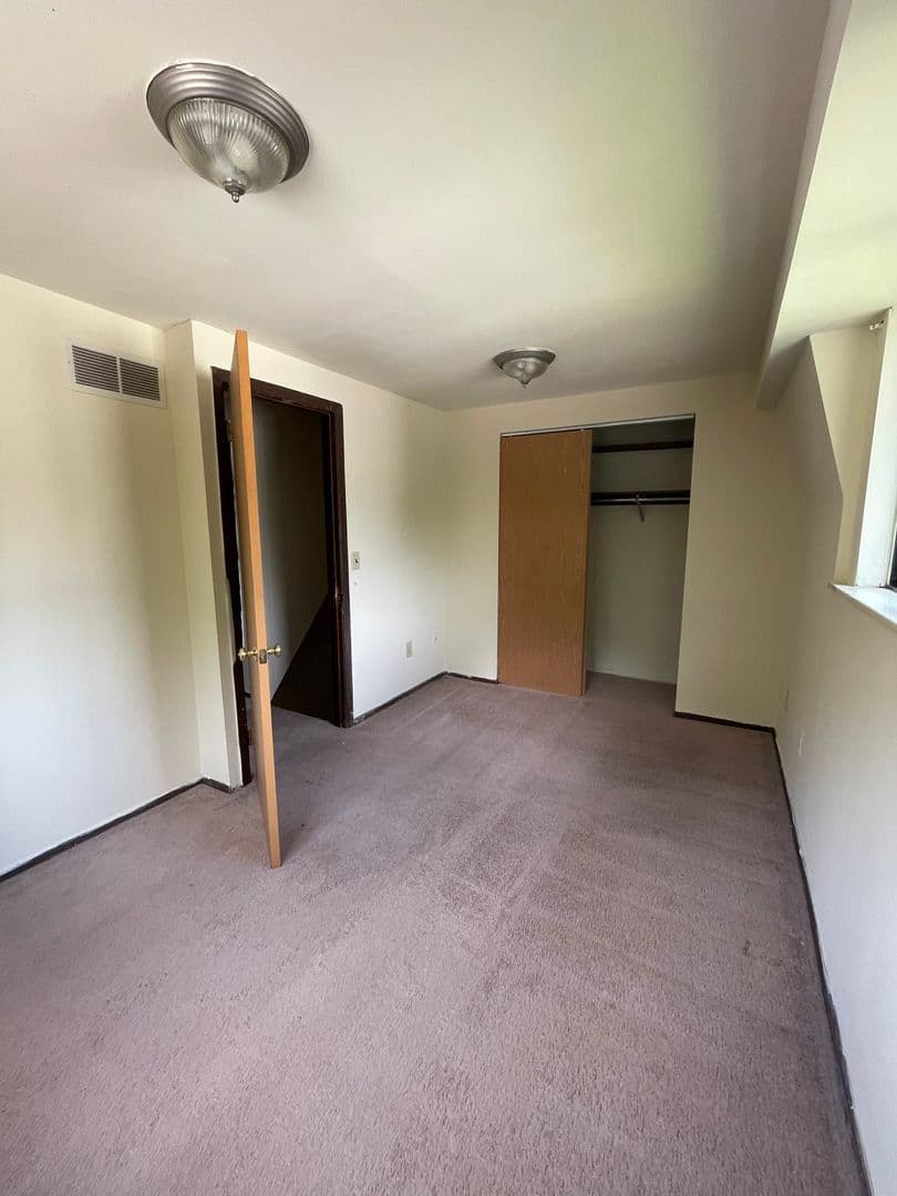 Columbus Apartment: 64 W. Northwood Avenue