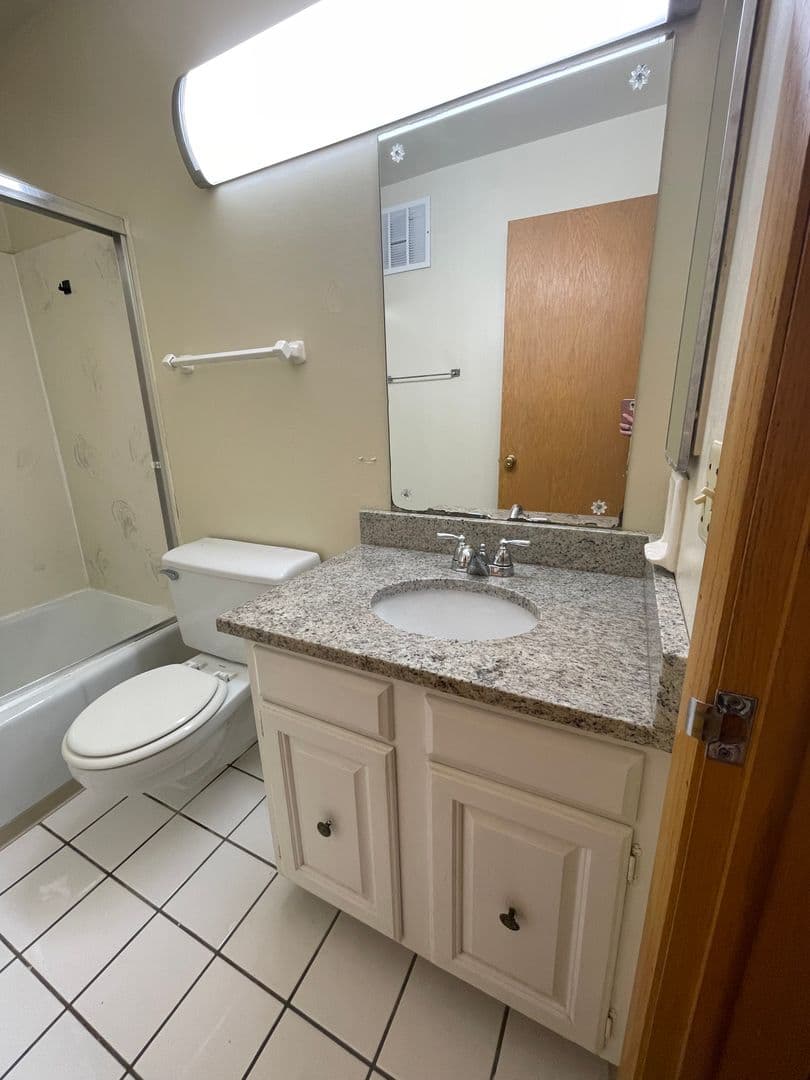 Columbus Apartment: 70 W. Northwood Avenue
