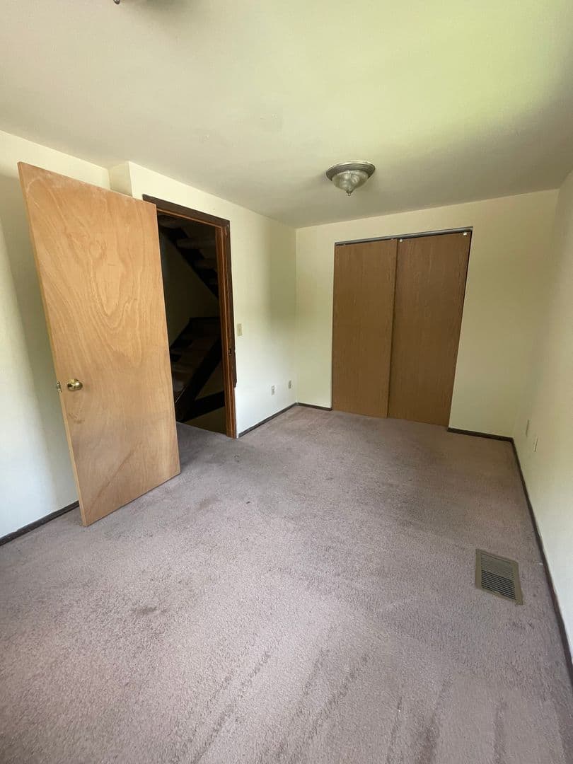 Columbus Apartment: 64 W. Northwood Avenue