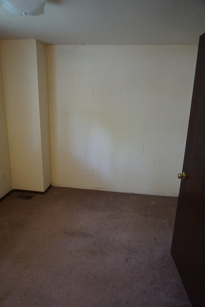 Columbus Apartment: 64 W. Northwood Avenue